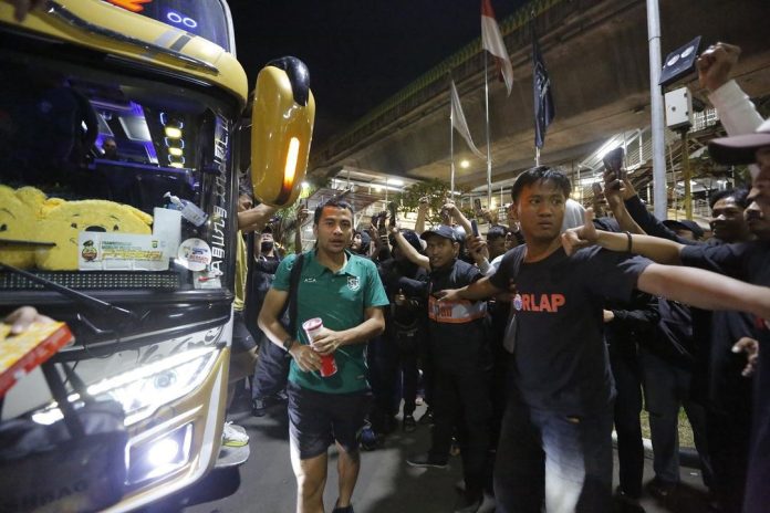 Persebaya Disambut Manis di Jakarta, Aji Santoso Puji Jakmania: Patut Ditiru Suporter Lain!