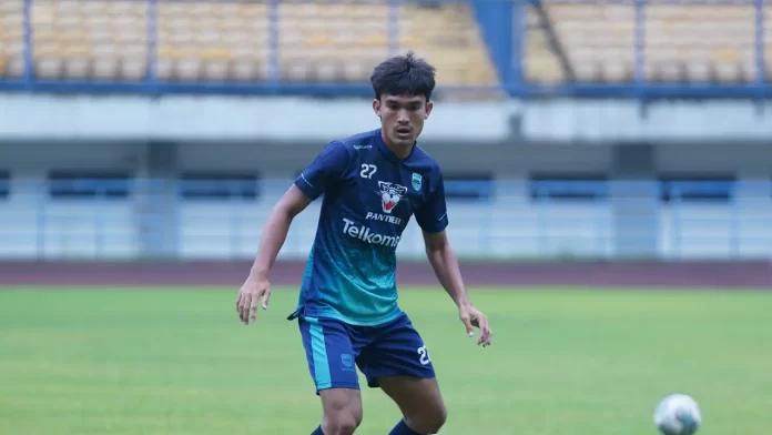 Pemain Persib Zalnando Kembali Ikut Latihan Setelah Absen Karena Cedera Tulang