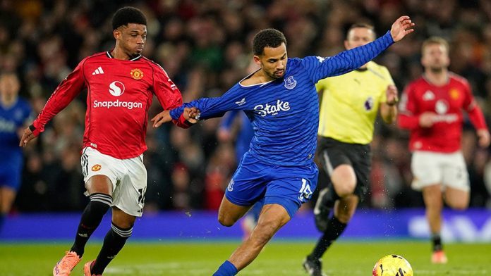 manchester united bersaing