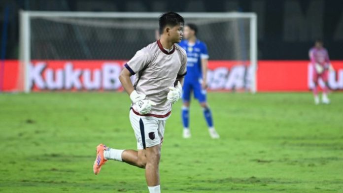 Hokky Caraka jadi kiper