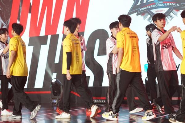 EVOS Tersingkir dari MPL ID S17, BTR Hadapi ONIC di Babak Playoff EVOS Tersingkir dari MPL ID S17, BTR Hadapi ONIC di Babak Playoff