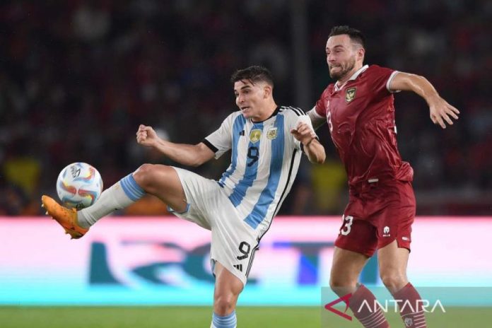 Alvarez Ungkap Kekaguman kepada Lionel Messi dalam Perjalanan Karier Sepak Bolanya