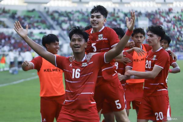 Timnas U-19 Indonesia finis ketiga Piala AFF U-19 setelah menang 1-0 atas Kamboja Timnas U-19 Indonesia finis ketiga Piala AFF U-19 setelah menang 1-0 atas Kamboja
