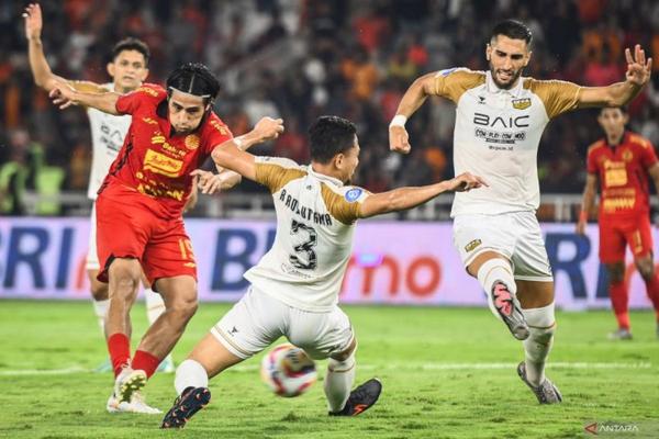 Persija Jakarta Umumkan Perpisahan Resmi dengan Gelandang Hanif Sjahbandi Persija Jakarta Umumkan Perpisahan Resmi dengan Gelandang Hanif Sjahbandi