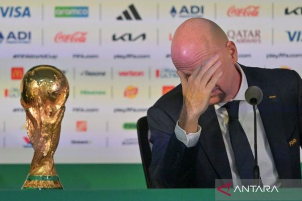 Presiden FIFA sesalkan wasit Somalia Omar Artan yang gagal masuk ke AS Presiden FIFA sesalkan wasit Somalia Omar Artan yang gagal masuk ke AS
