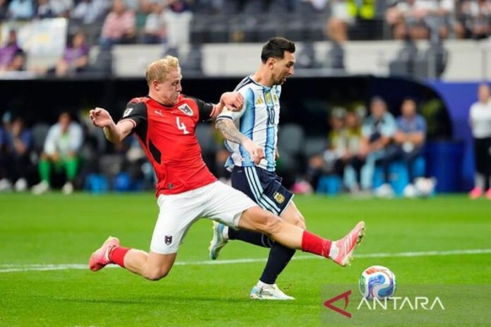 Mac Allister Akui Sulit Menggambarkan Kualitas Messi dengan Kata-kata secara Tepat