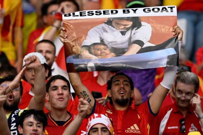Kisah di Balik Foto Lionel Messi Memandikan Lamine Yamal Saat Masih Bayi Kisah di Balik Foto Lionel Messi Memandikan Lamine Yamal Saat Masih Bayi