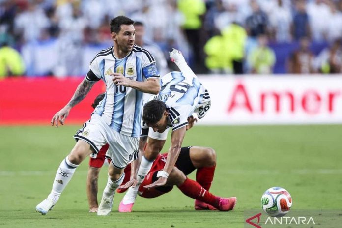 Lionel Messi Akhirnya Berhadapan dengan Timnas Inggris dalam Laga Internasional