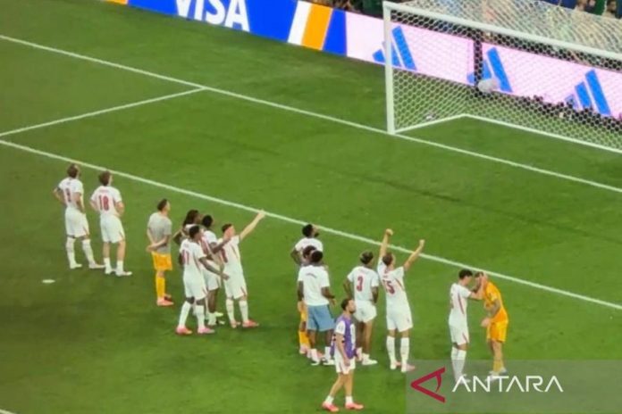 Lagu Wonderwall dan Hey Jude mengiringi Inggris melaju ke babak semifinal