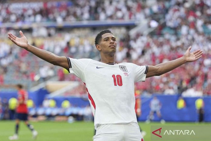 Pujian dari Suporter Timnas Inggris Mengalir untuk Jude Bellingham di Tengah Sorotan Pujian dari Suporter Timnas Inggris Mengalir untuk Jude Bellingham di Tengah Sorotan