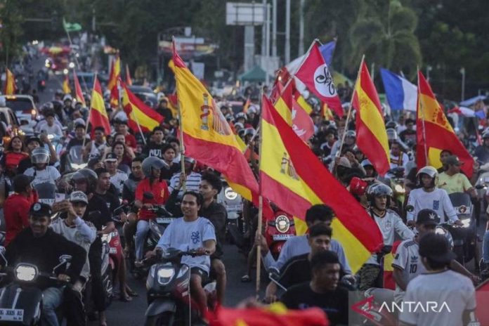 Pendukung Timnas Spanyol Gelar Konvoi Euforia di Jalanan Kota Ternate, Maluku Utara
