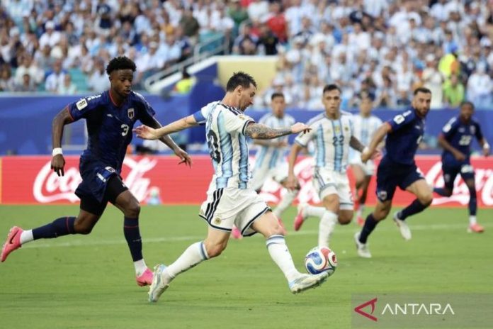Messi menilai pressing Argentina belum maksimal saat menghadapi Tanjung Verde Messi menilai pressing Argentina belum maksimal saat menghadapi Tanjung Verde