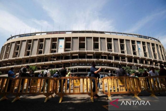 Barcelona Berduka: Pekerja Renovasi Camp Nou Dilaporkan Meninggal Dunia Barcelona Berduka: Pekerja Renovasi Camp Nou Dilaporkan Meninggal Dunia