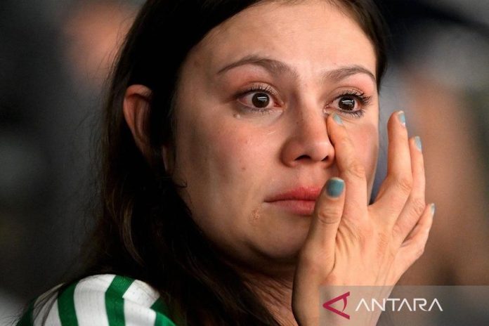 Duka Suporter Sepak Bola di Meksiko Berubah Menjadi Nyanyian Dukungan