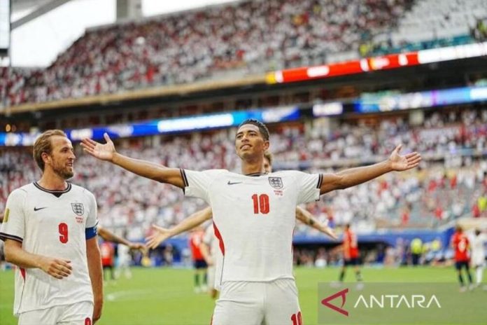 Sheringham Ingatkan Inggris untuk Mewaspadai Permainan Keras Bek Argentina